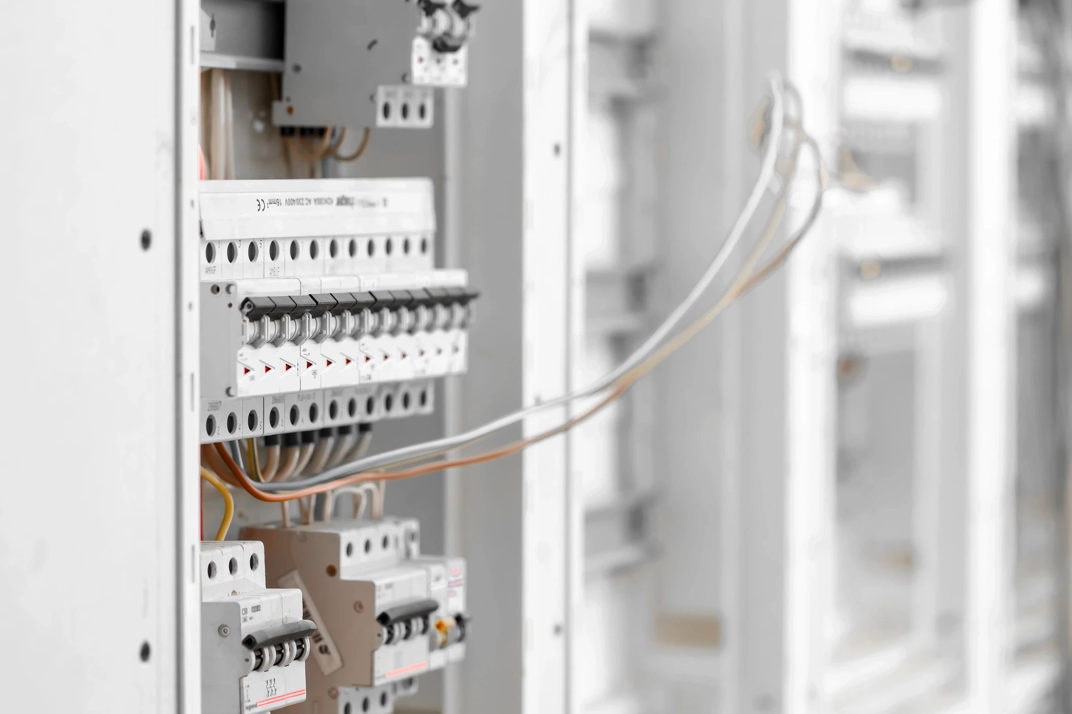 Commercial electricians, residential electricians